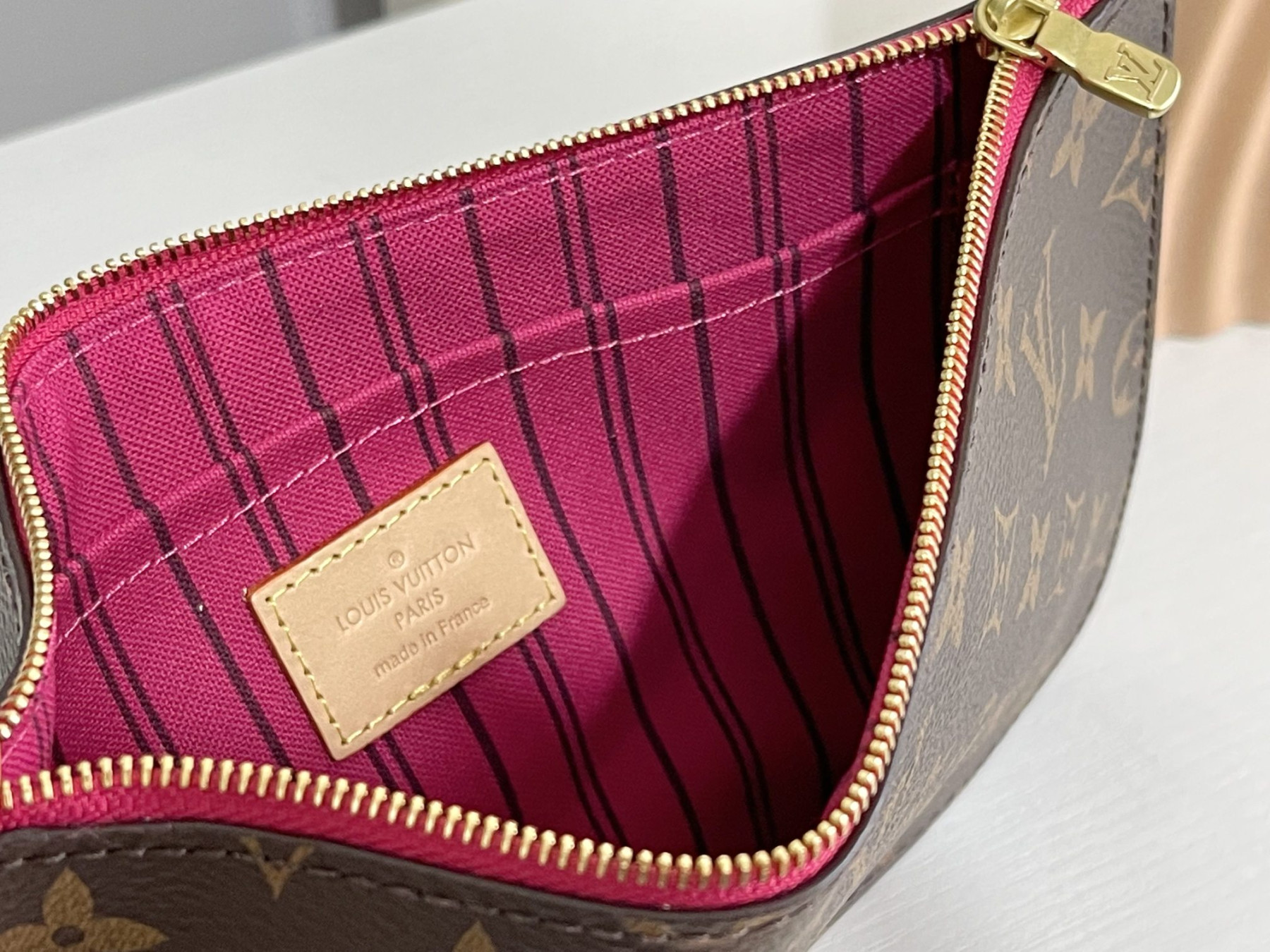 L0vis Vvtt0n M41178  Neverfull MM 12.6 x 11.4 x 6.7 inches Without Box