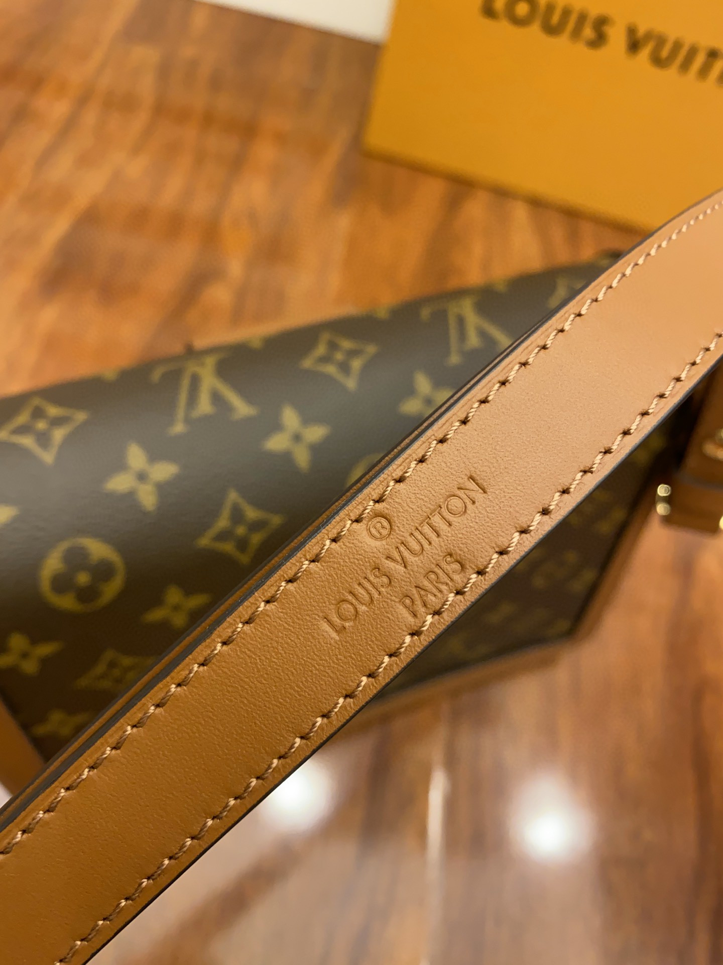 LV DAUPHINE MM M44391 9.8 x 6.7 x 4.1 inches