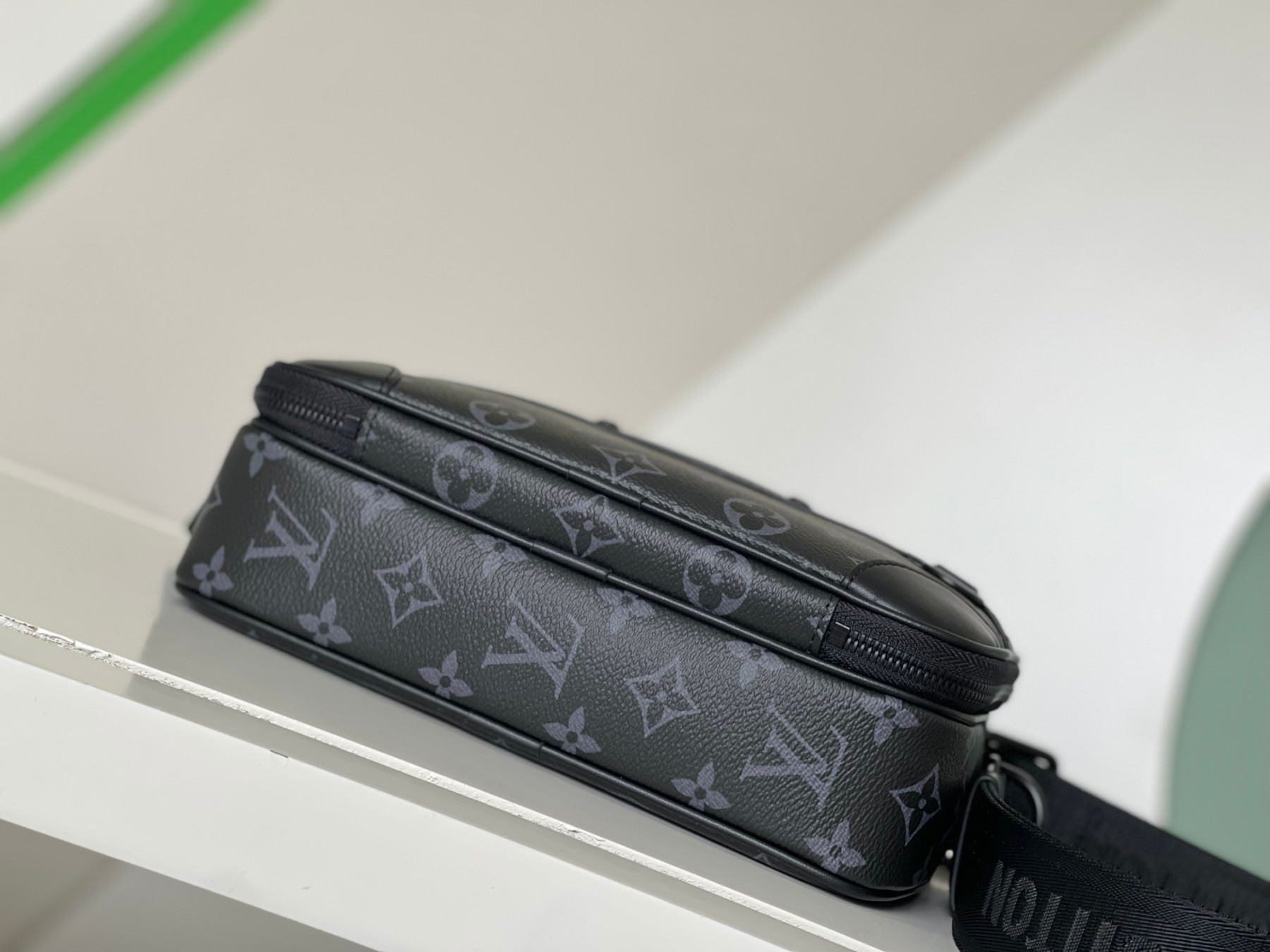 LV M46955 Alpha Messenger 9.4 x 6.3 x 3.1 inches