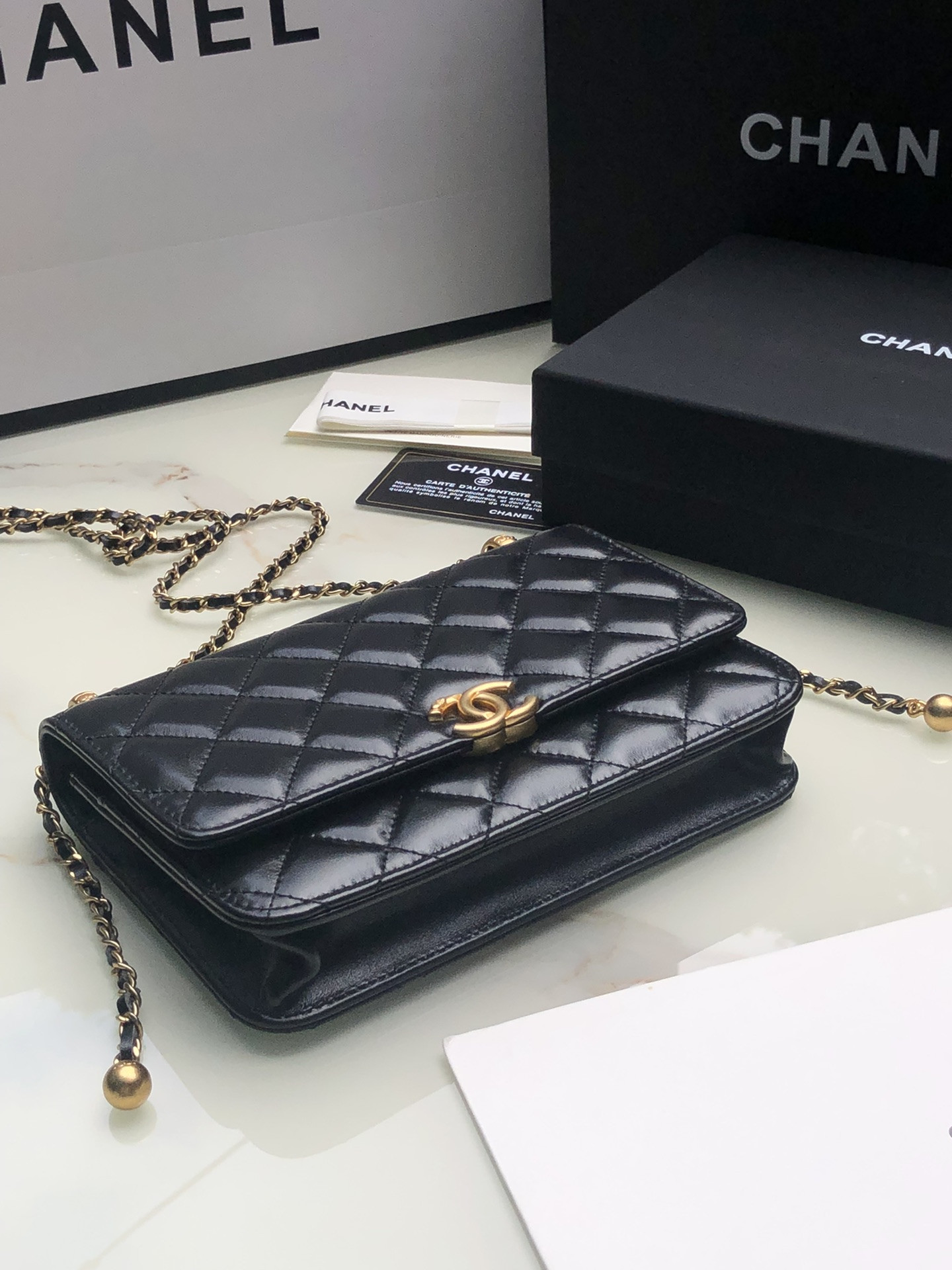 Ch**el CLASSIC WALLET ON CHAIN Black 4.8 × 7.5 × 1.4 in