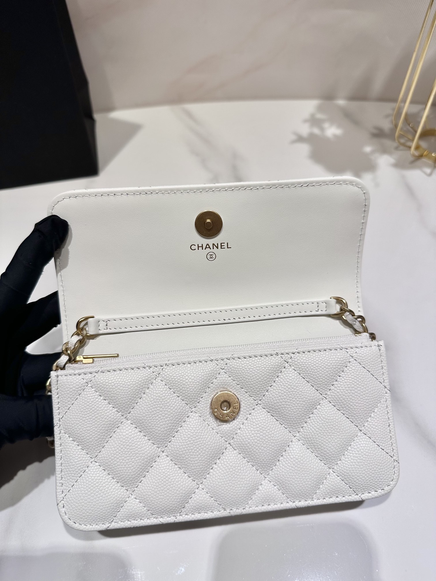 Ch**el CLASSIC WALLET ON CHAIN MINI WHITE 6.7 x 3.9 x 1.6 in