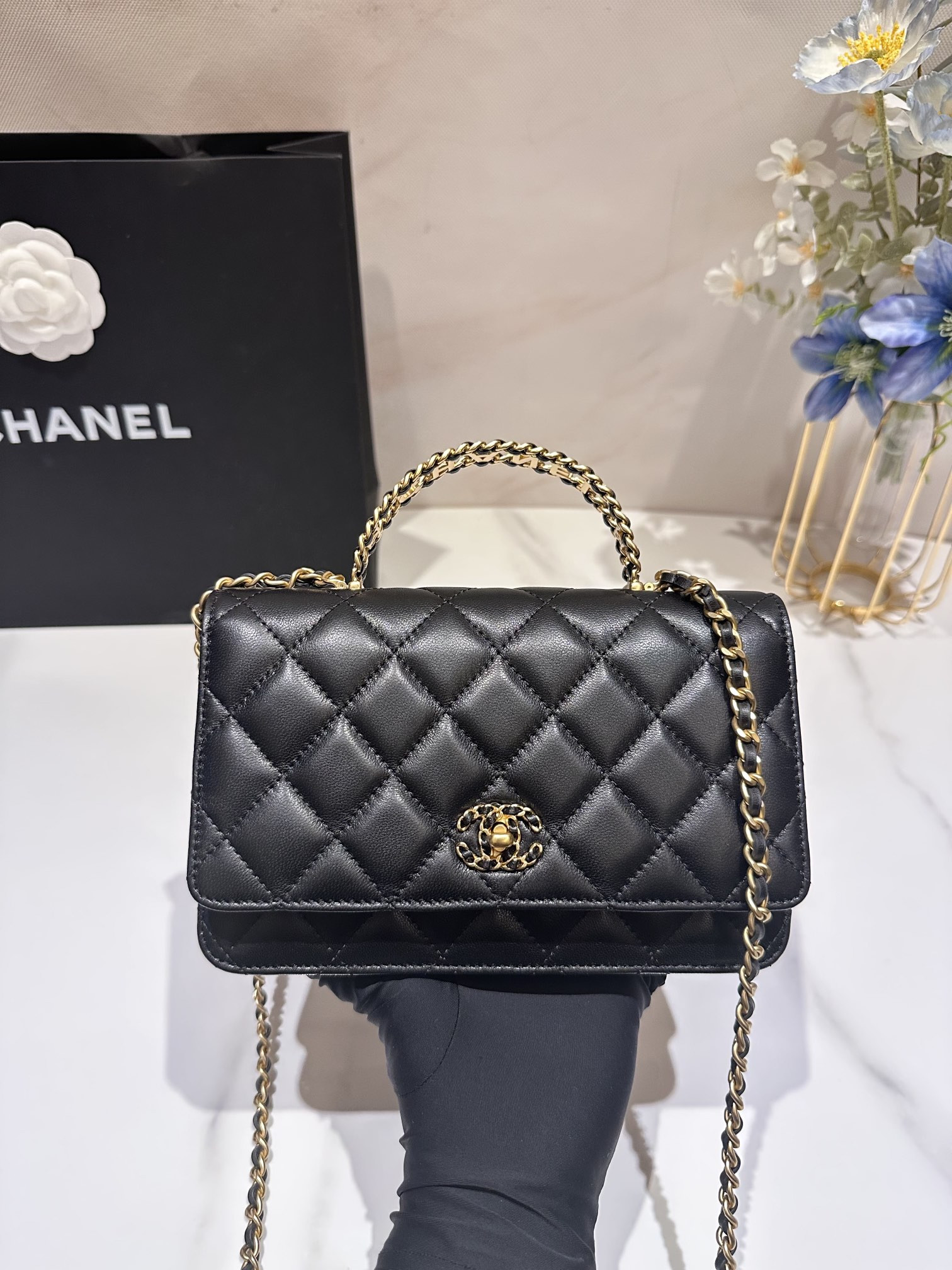 Ch**el CLASSIC WALLET ON CHAIN Rhinestone Handle 4.8 × 7.5 × 1.4 IN