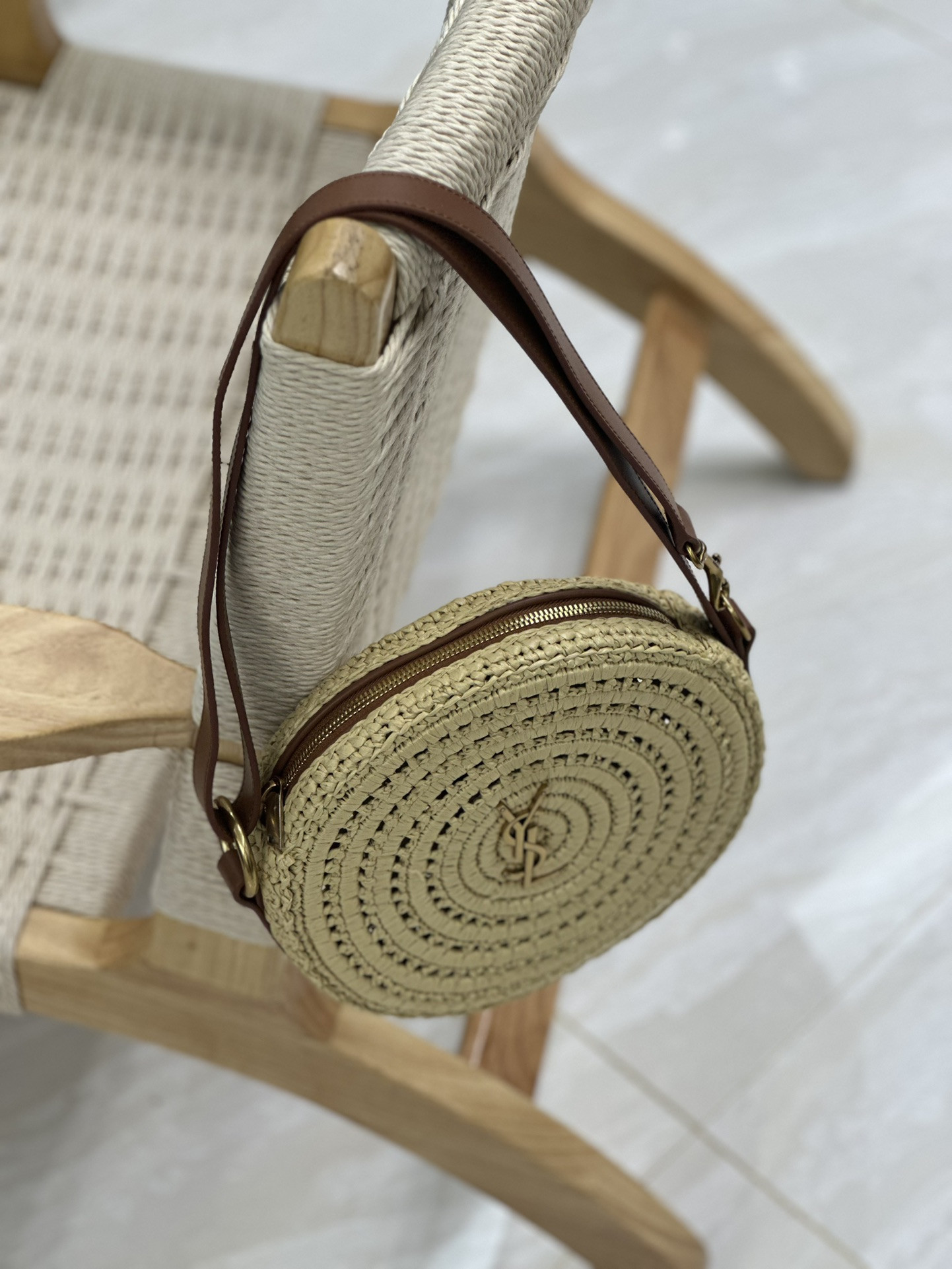 Y51 ROUND BAG IN RAFFIA AND VEGETABLE-TANNED LEATHER Color Natural
