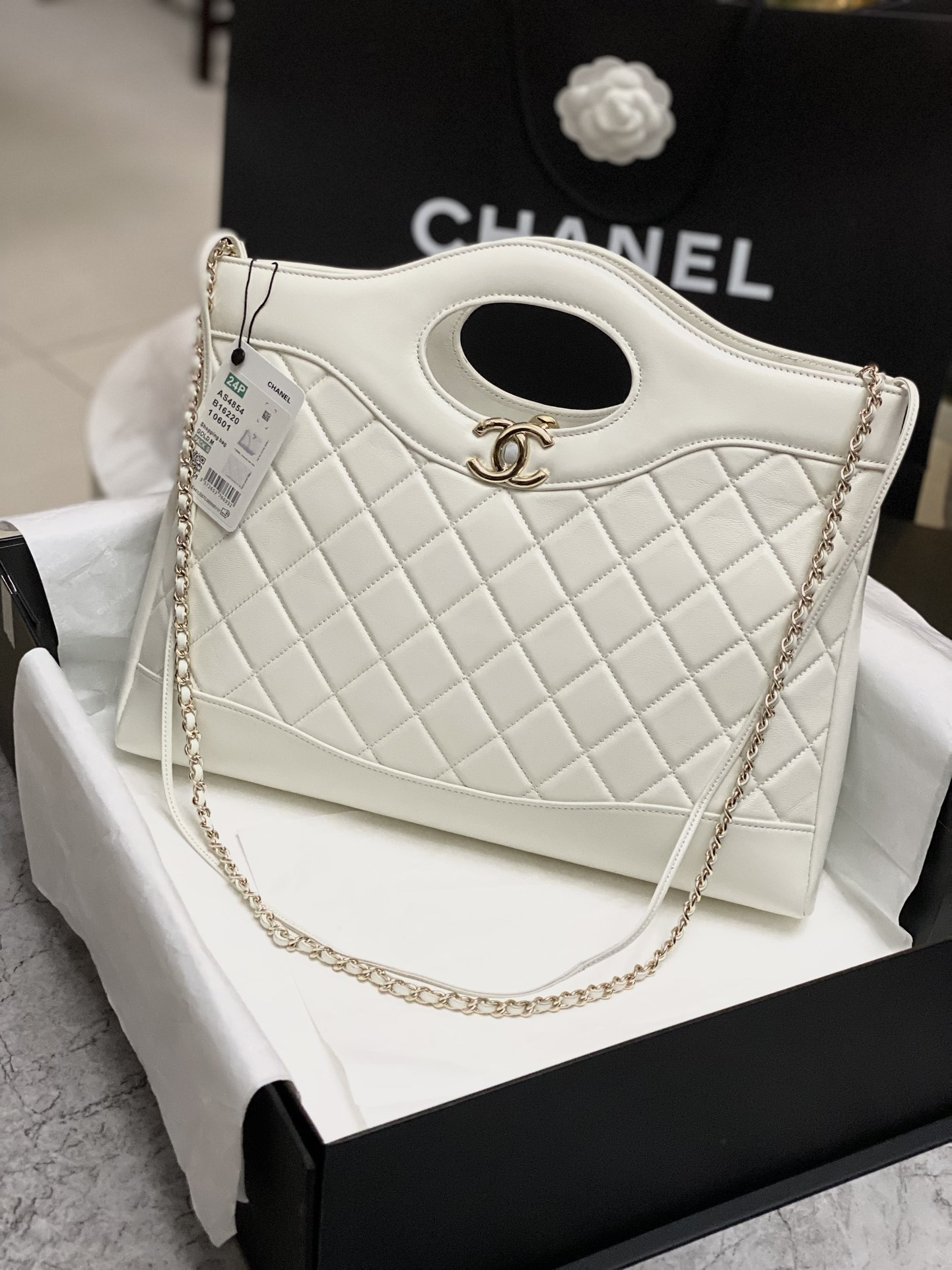 Ch**el SHOPPING BAG Shiny Lambskin & Gold-Tone Metal 35x39x8cm