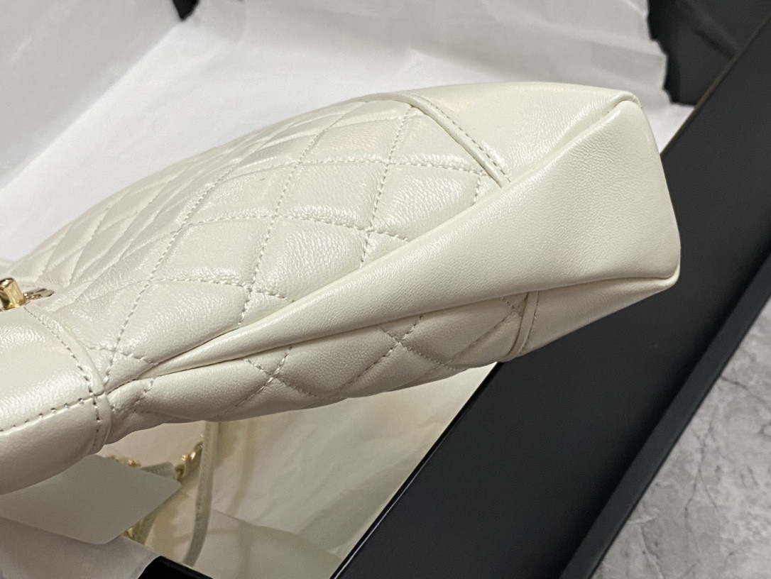Ch**el MINI SHOPPING BAG Shiny Lambskin & Gold-Tone Metal 22x23x5.5cm
