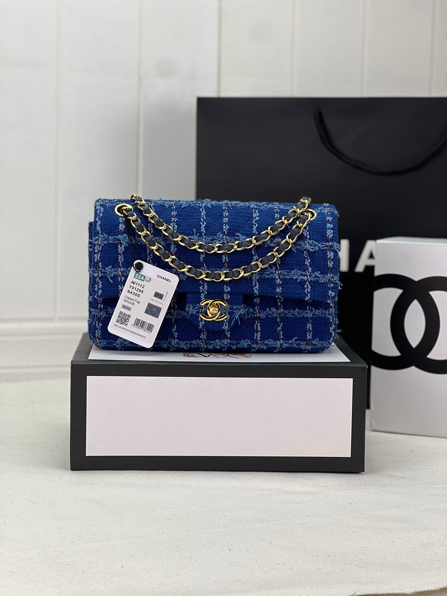 Ch**el CLASSIC 11.12 HANDBAG Tweed & Gold-Tone Metal   6 × 9.9 × 2.5 in
