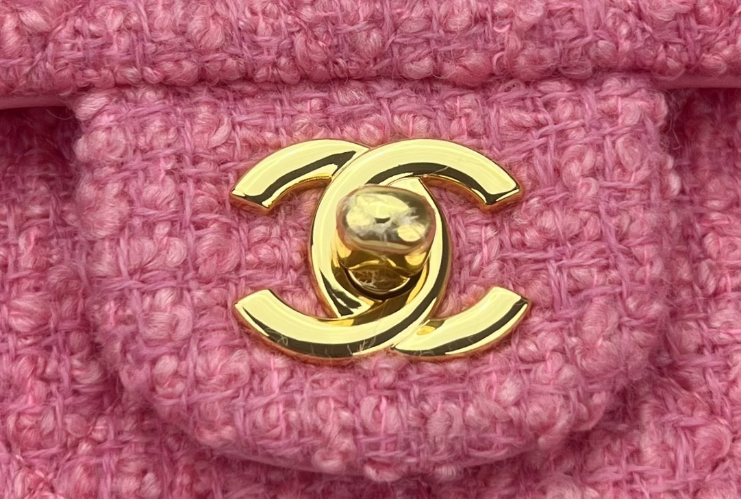Ch**el MINI CLASSIC 11.12 HANDBAG Tweed & Gold-Tone Metal 4.7 × 7.8 × 2.3 in