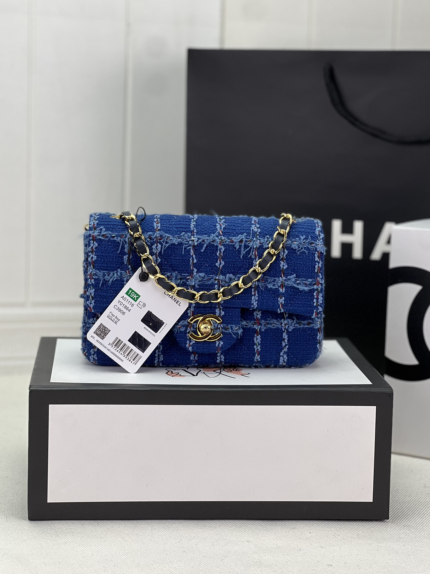 Ch**el MINI CLASSIC 11.12 HANDBAG Tweed & Gold-Tone Metal 4.7 × 7.8 × 2.3 in