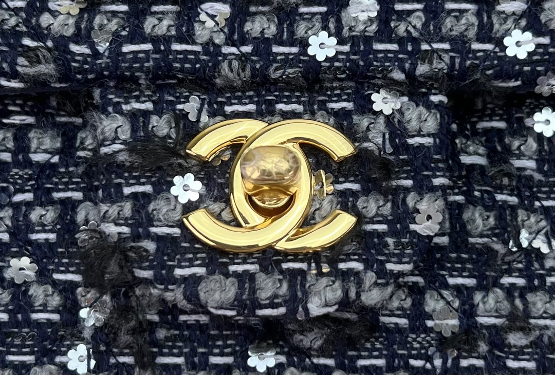 Ch**el MINI CLASSIC 11.12 HANDBAG Tweed & Gold-Tone Metal 4.7 × 7.8 × 2.3 in