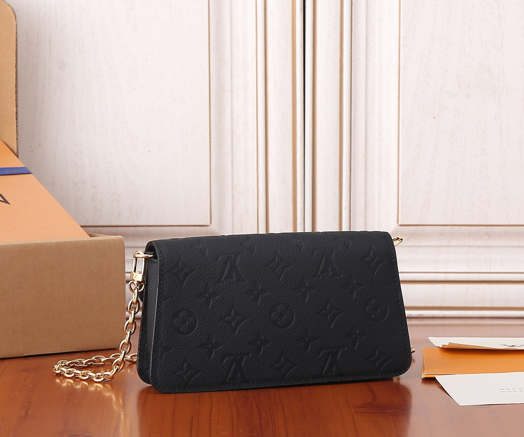 LV Wallet On Chain Métis   M82637 7.5 x 4.3 x 2.2 inches
