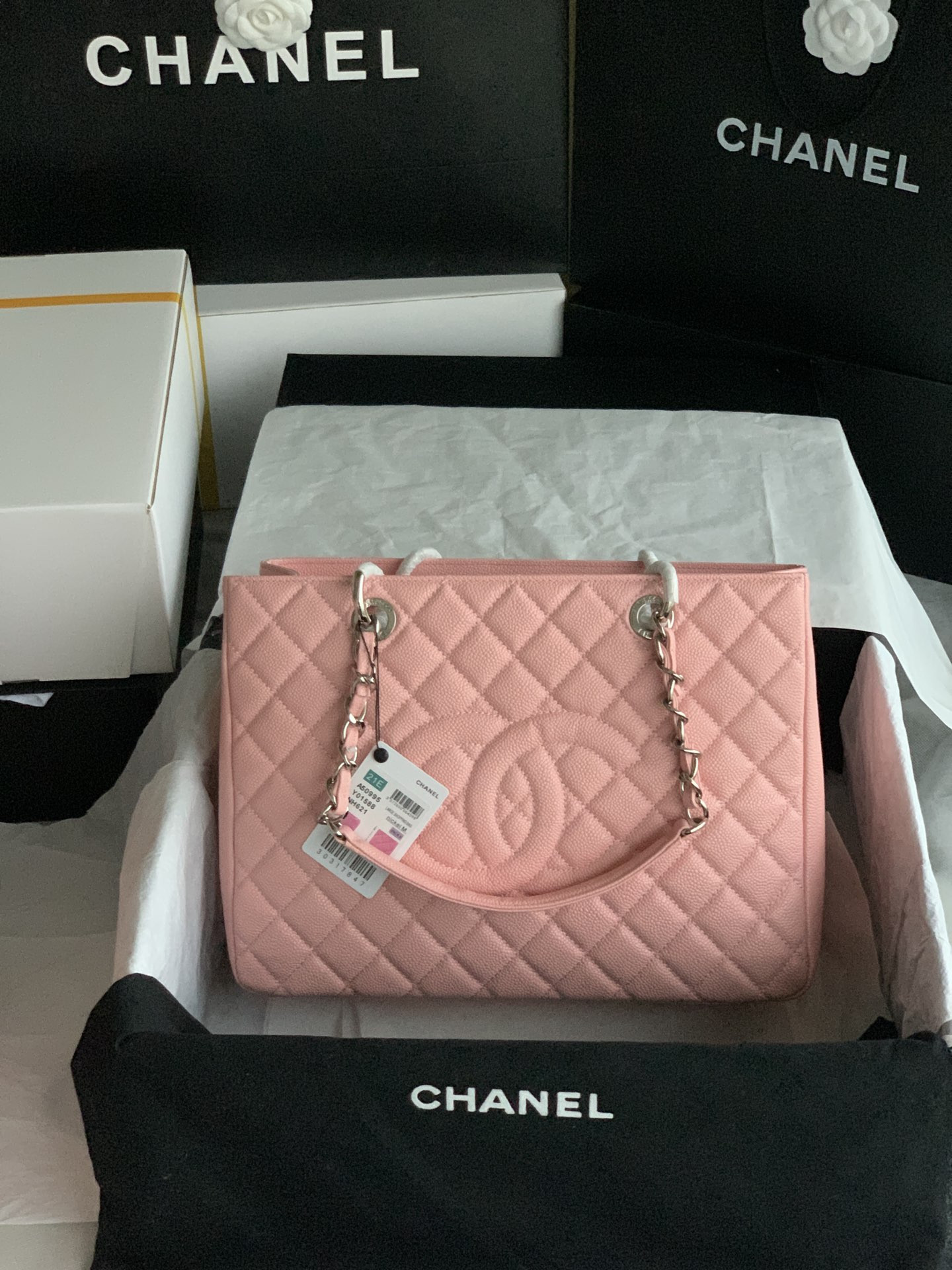 Ch**el GST CAVIAR LEATHER HARDWARE 24X33X13CM