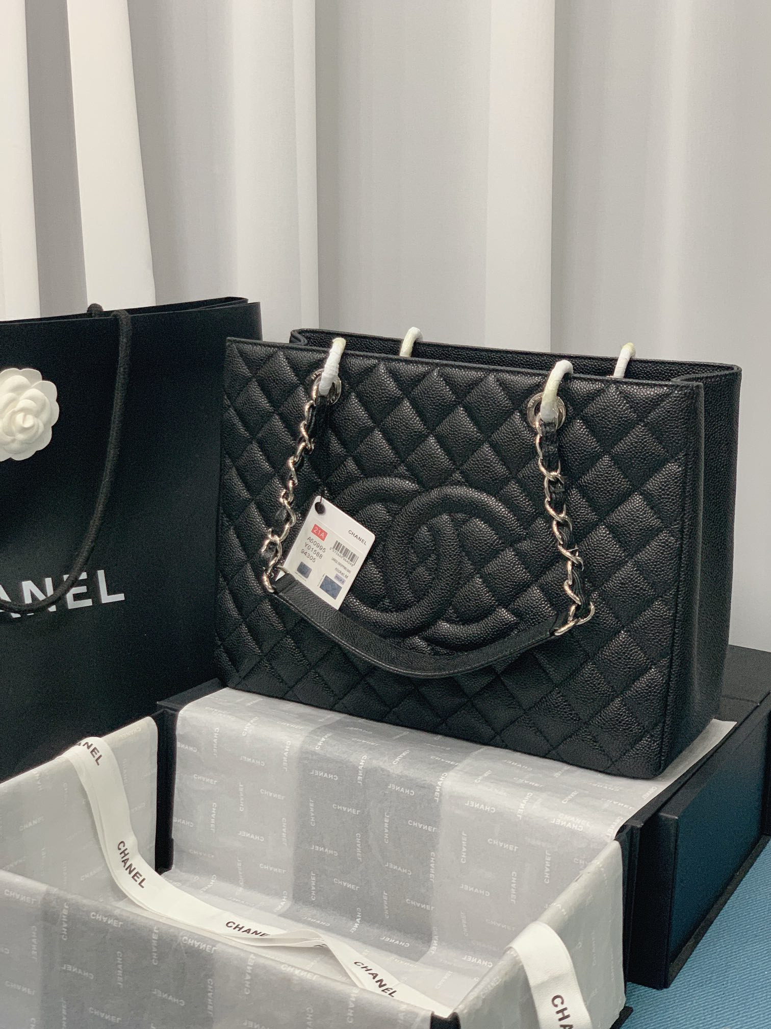 Ch**el GST CAVIAR LEATHER HARDWARE 24X33X13CM