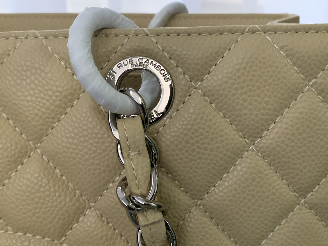 Ch**el GST CAVIAR LEATHER HARDWARE 24X33X13CM