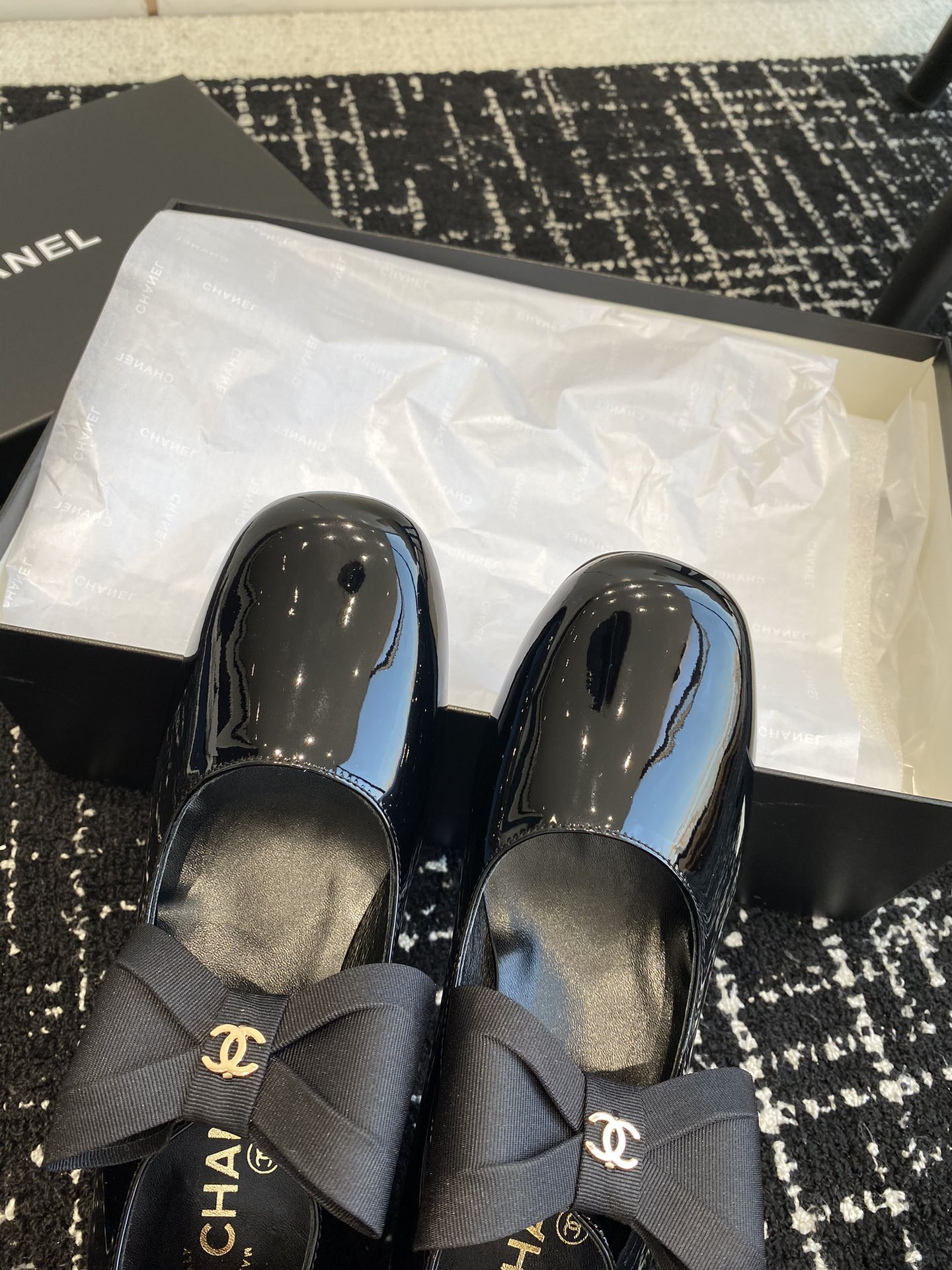 UA Ch**el MARY JANES Patent Calfskin & Grosgrain