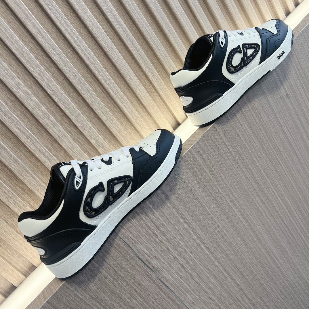 UA D10r B57 Low-Top Sneaker Black and White