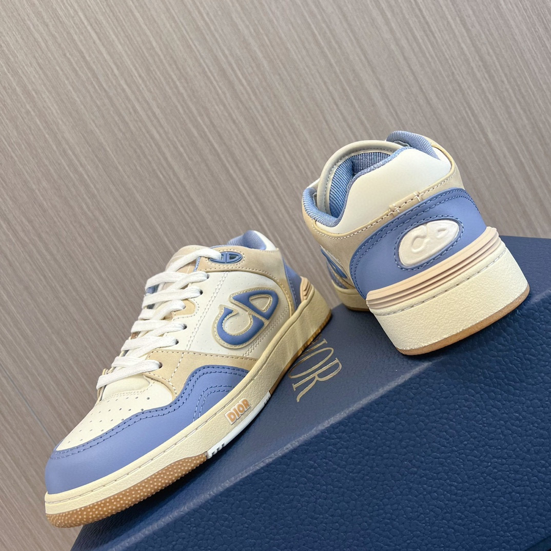 UA D10r B57 Low-Top Sneaker