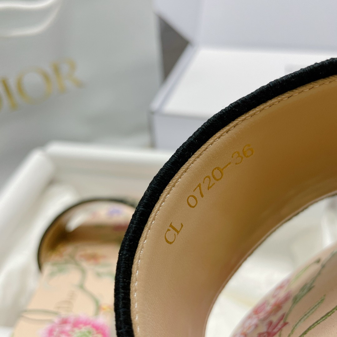 UA D10r Dway Slide
