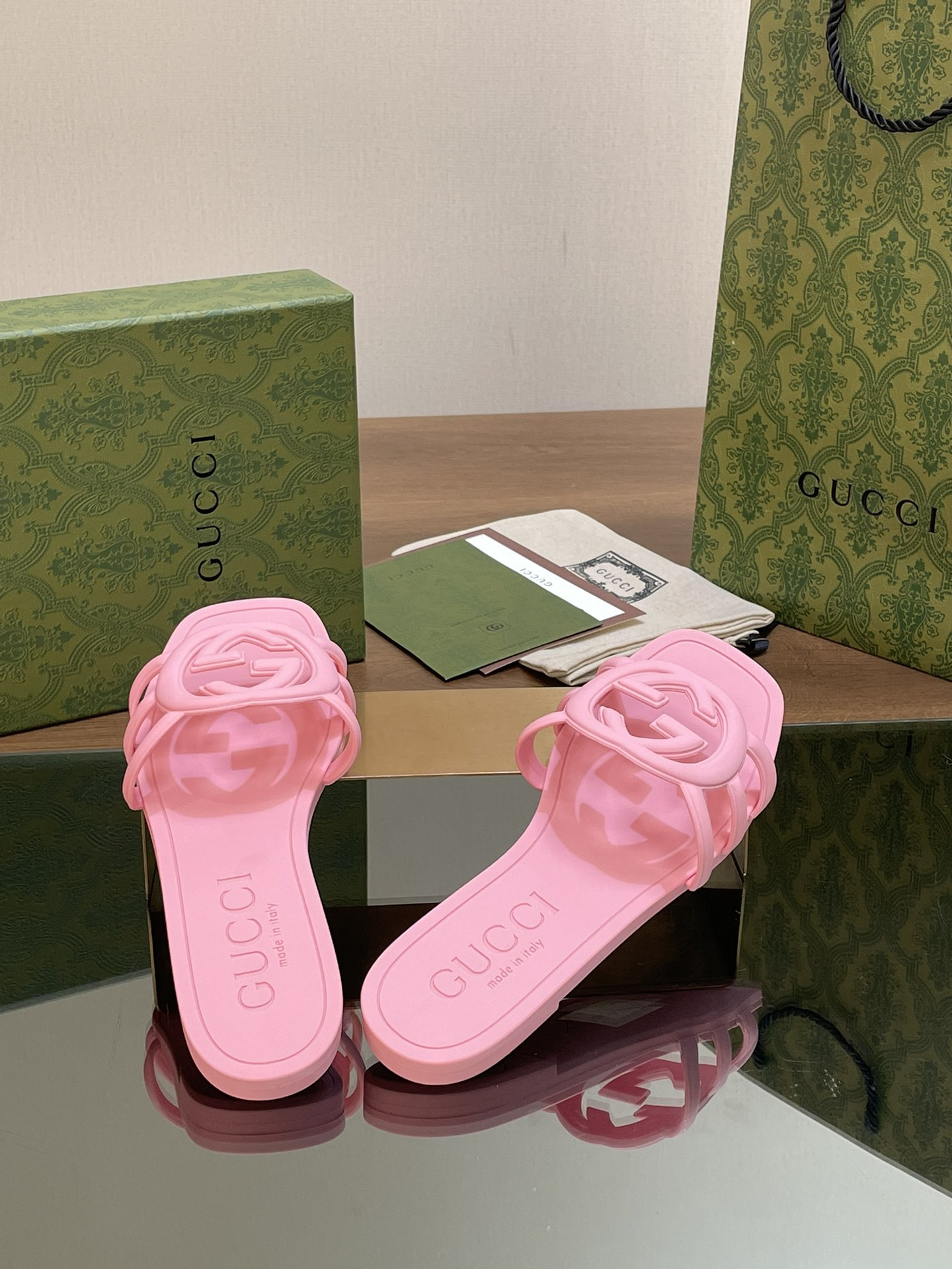 UA Gvc*1 INTERLOCKING G SLIDE SANDAL Pink