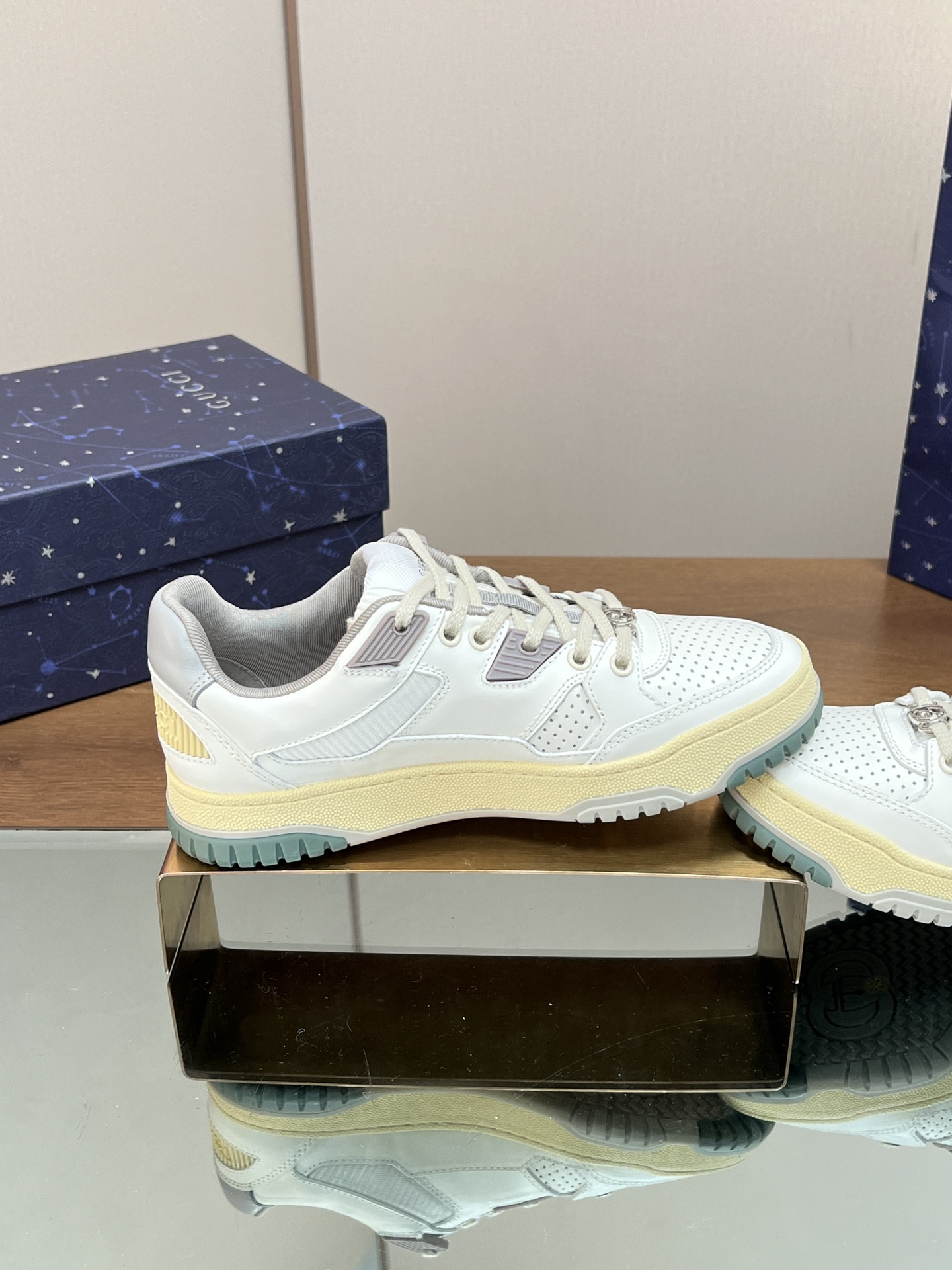 UA Gvc*1 Low-Top SNEAKER