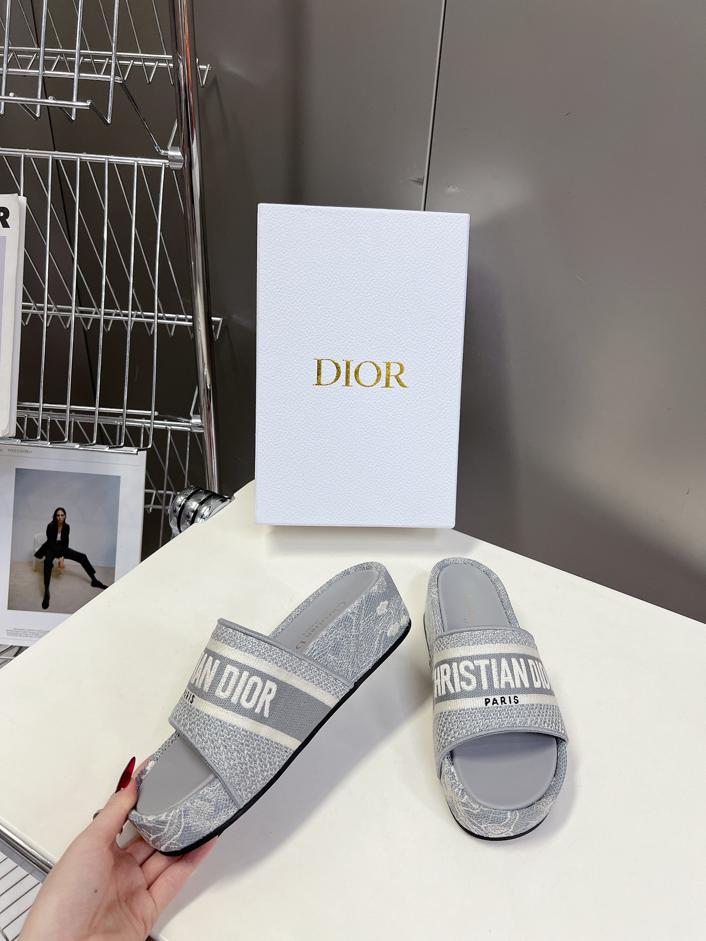 UA D10r Platform Sandals