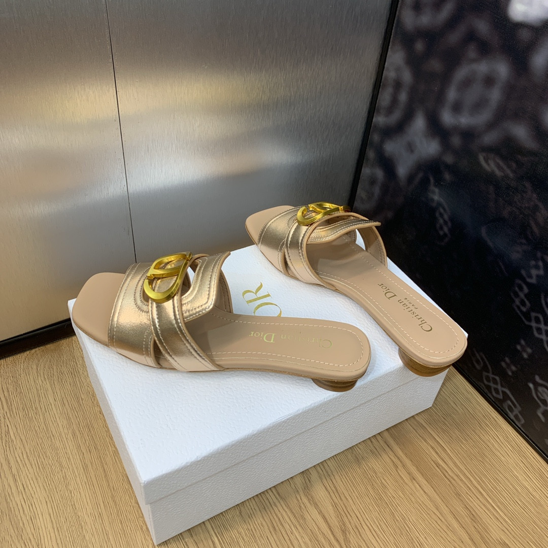 UA D10r 30 Montaigne Slide