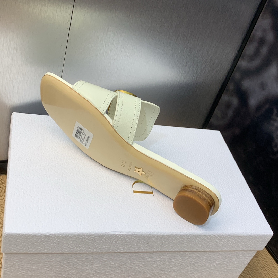 UA D10r 30 Montaigne Slide