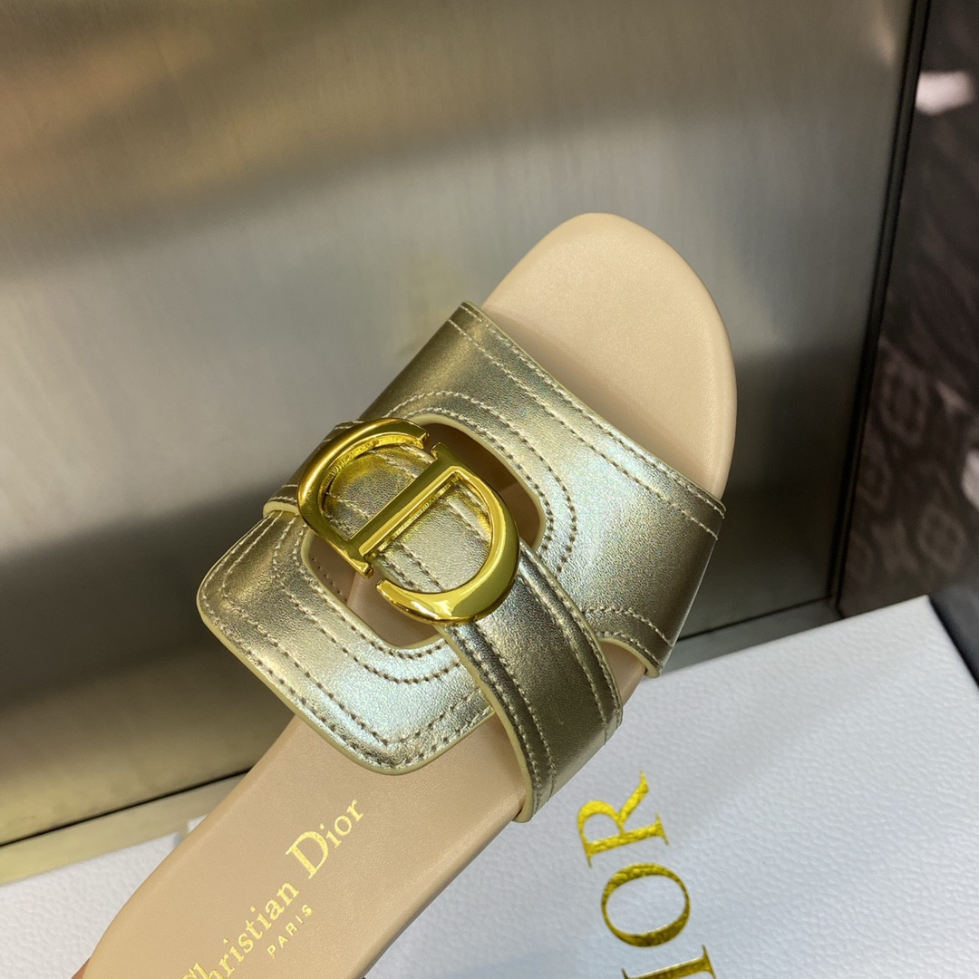 UA D10r 30 Montaigne Slide