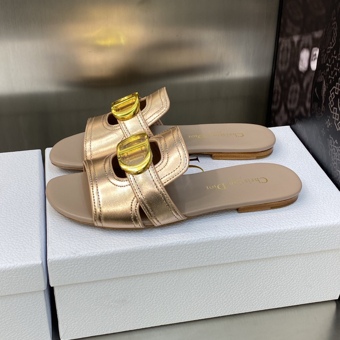 UA D10r 30 Montaigne Slide