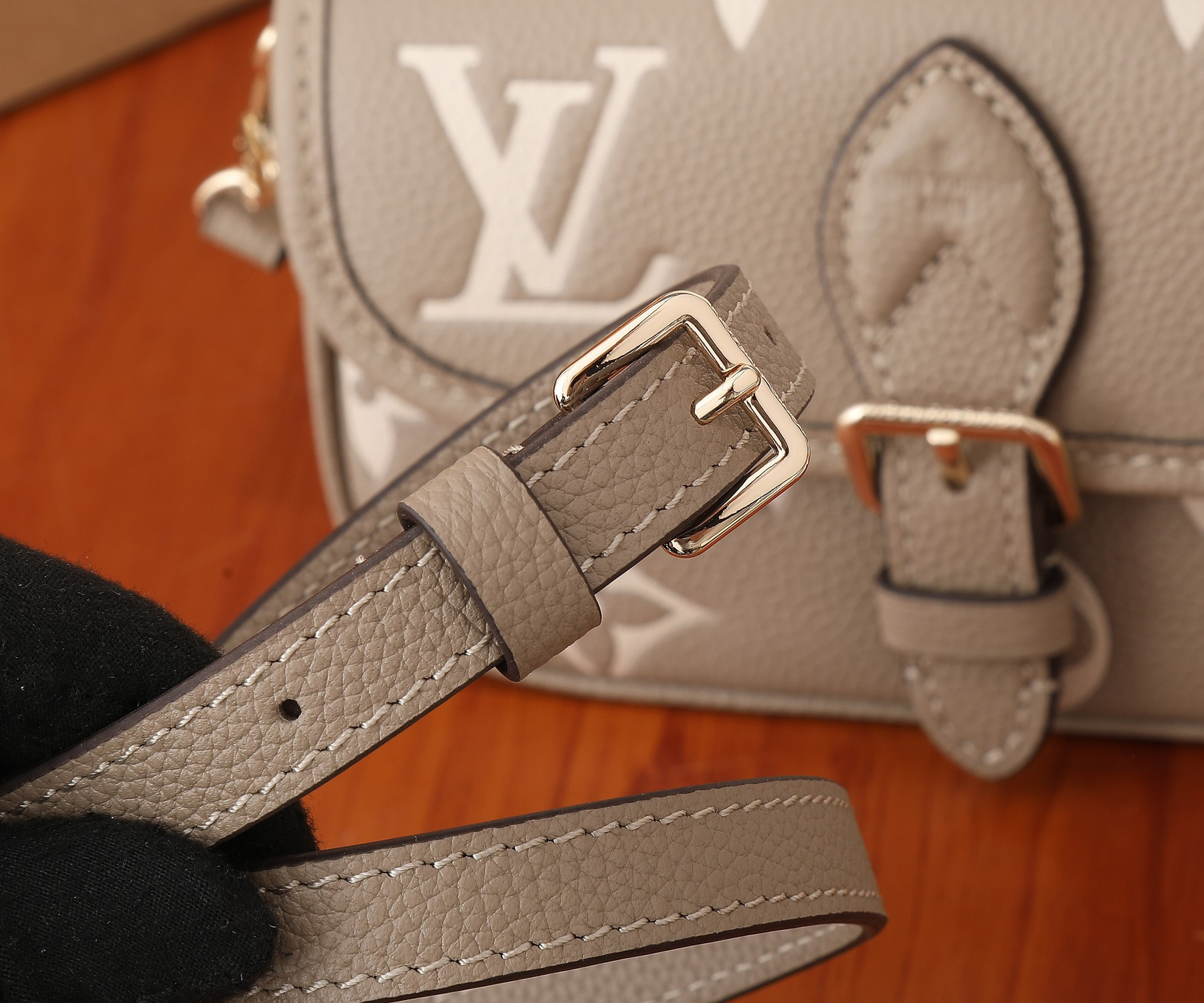 LV Nano Diane  M83300 7.5 x 4.1 x 2.4 in