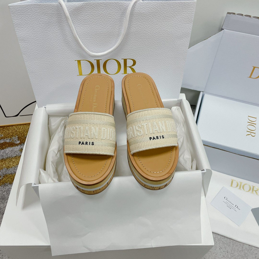 UA D10riviera Dway Platform Slide White Embroidered Cotton
