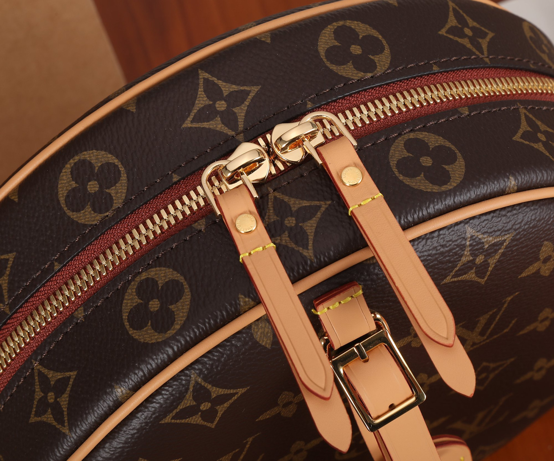 LV Boite Chapeau Souple MM M45647 7.9 x 8.9 x 3.1 inches