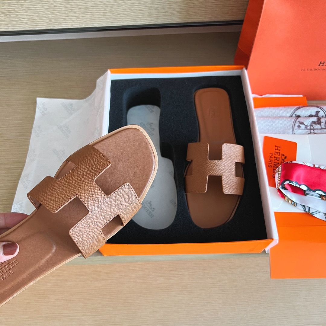 UA H**me5 Oran sandal