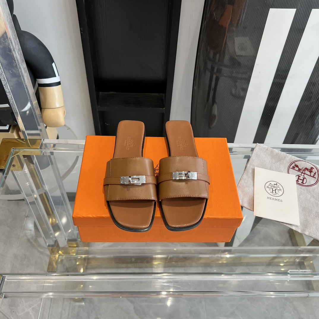 UA H**me5 Giulia sandal