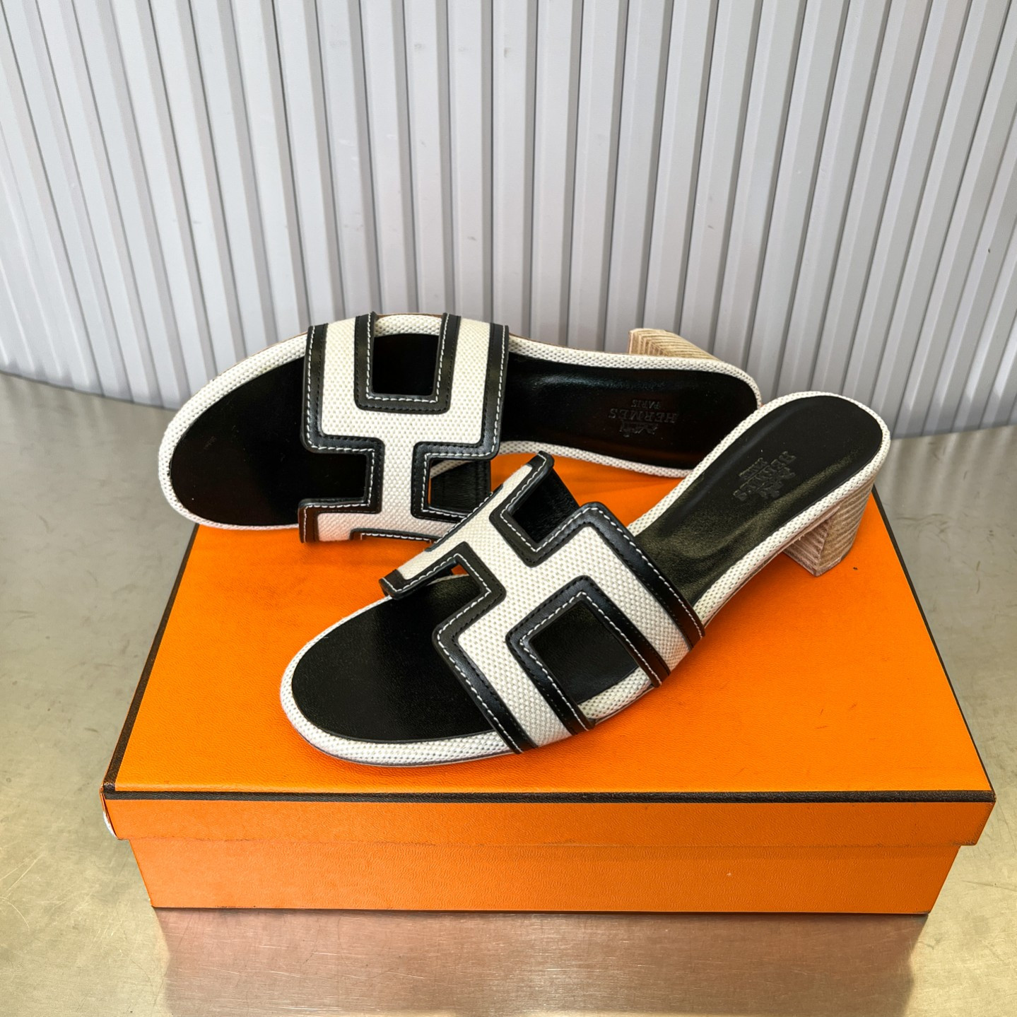 UA H**me5 Oasis sandal