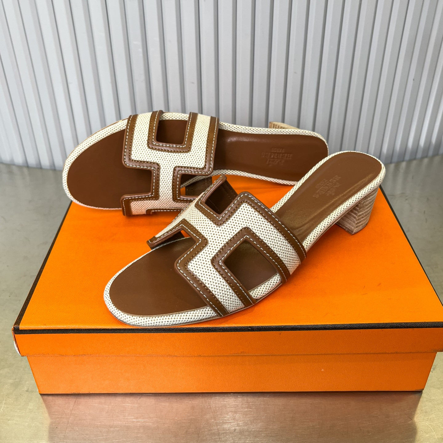 UA H**me5 Oasis sandal
