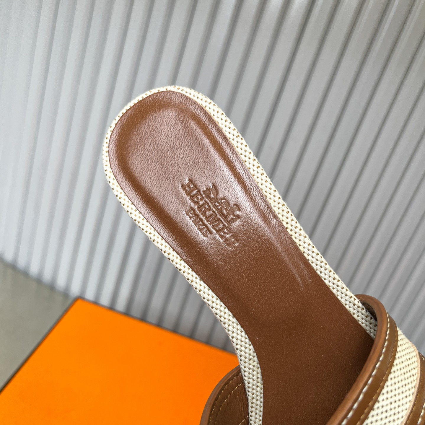 UA H**me5 Oasis sandal
