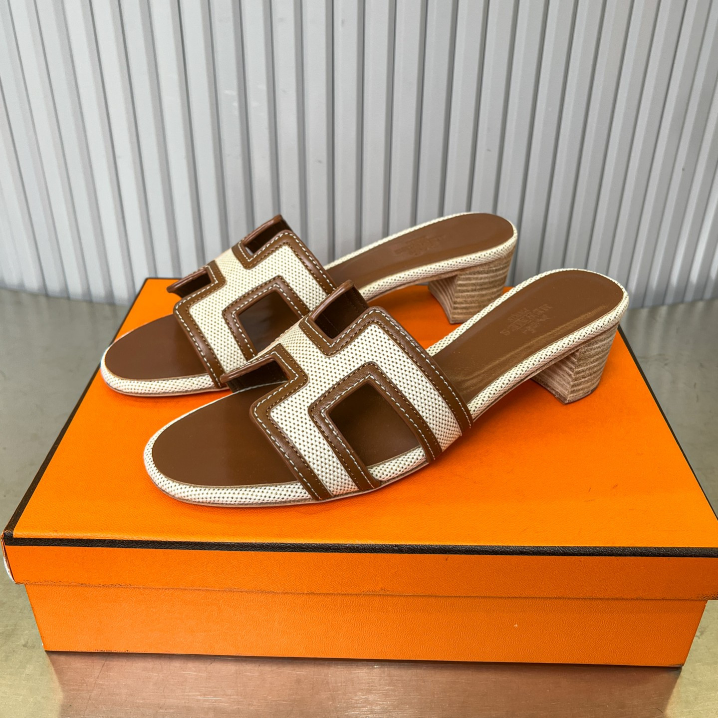 UA H**me5 Oasis sandal