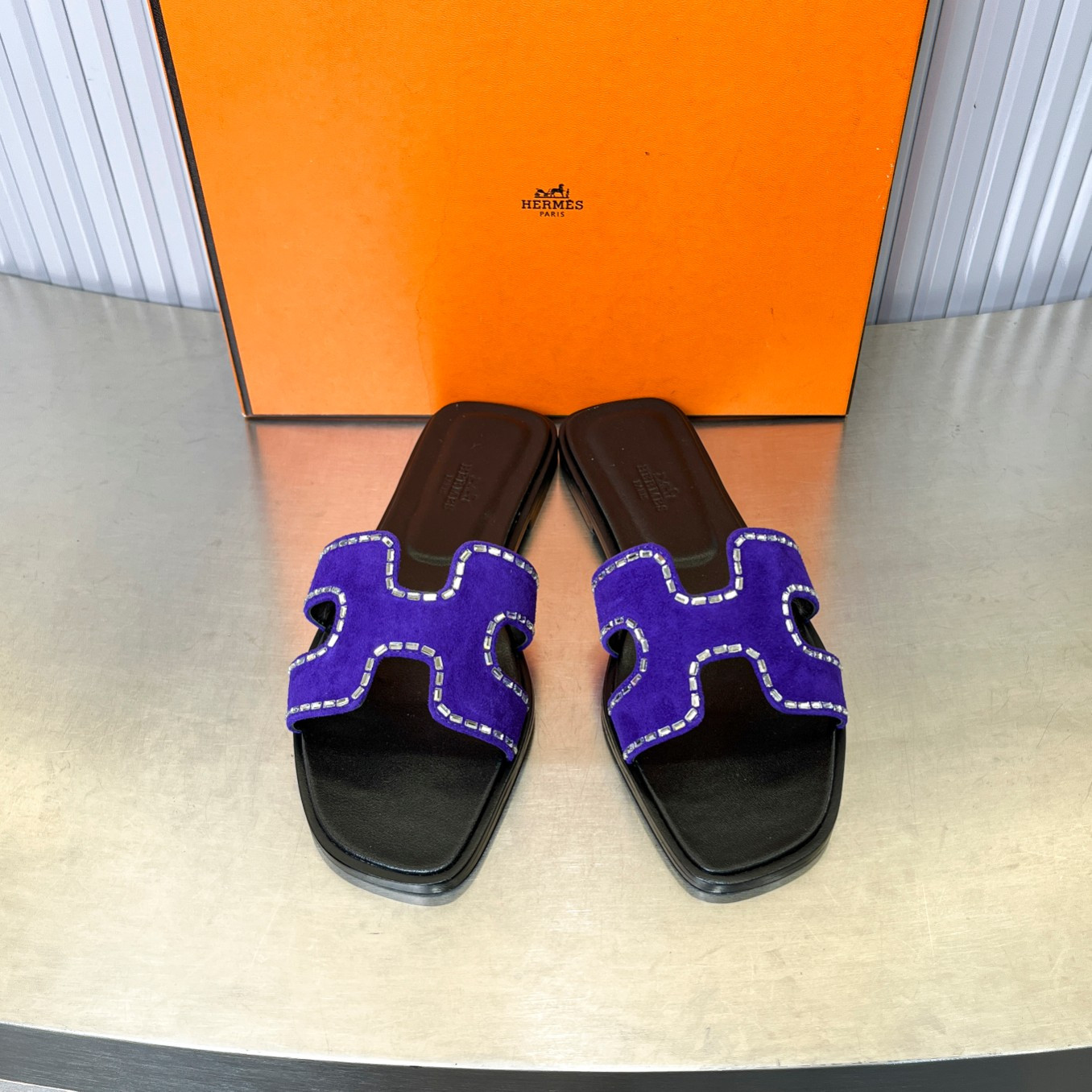 UA H**me5 Oran sandal