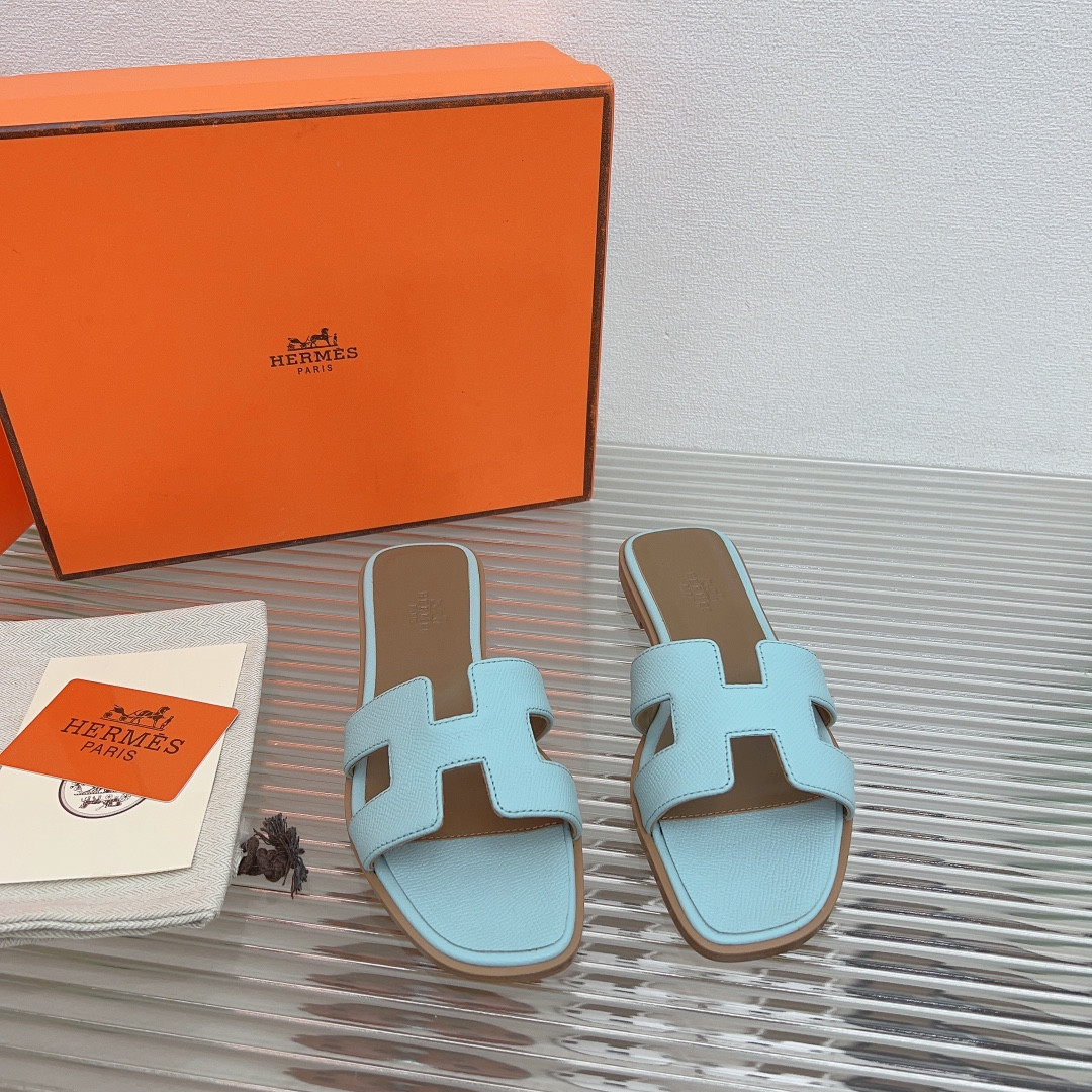 UA H**me5 Oran sandal