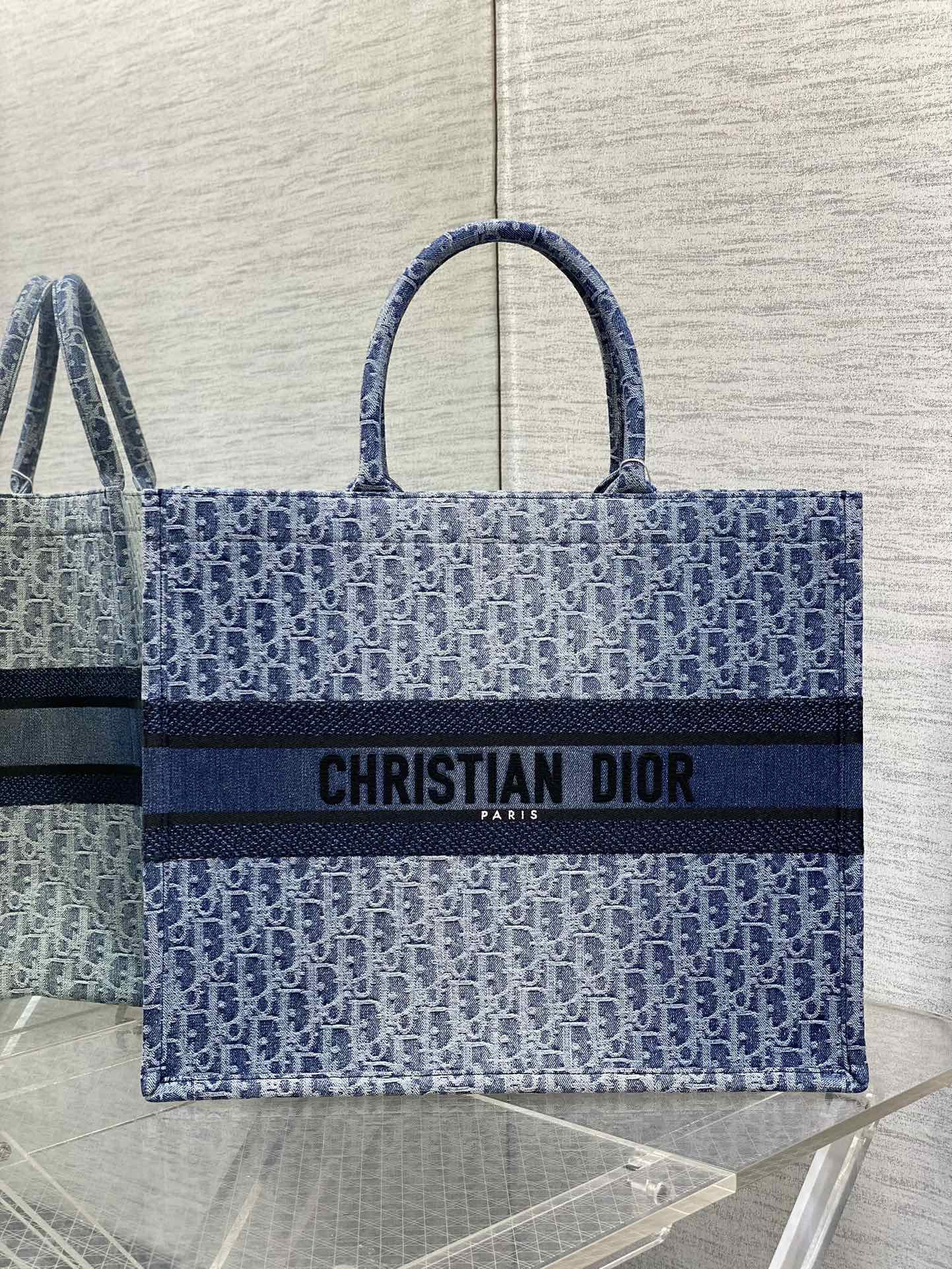 large d10r book tote blue De*1m d10r oblique jacquard  42 x 35 x 18.5 cm