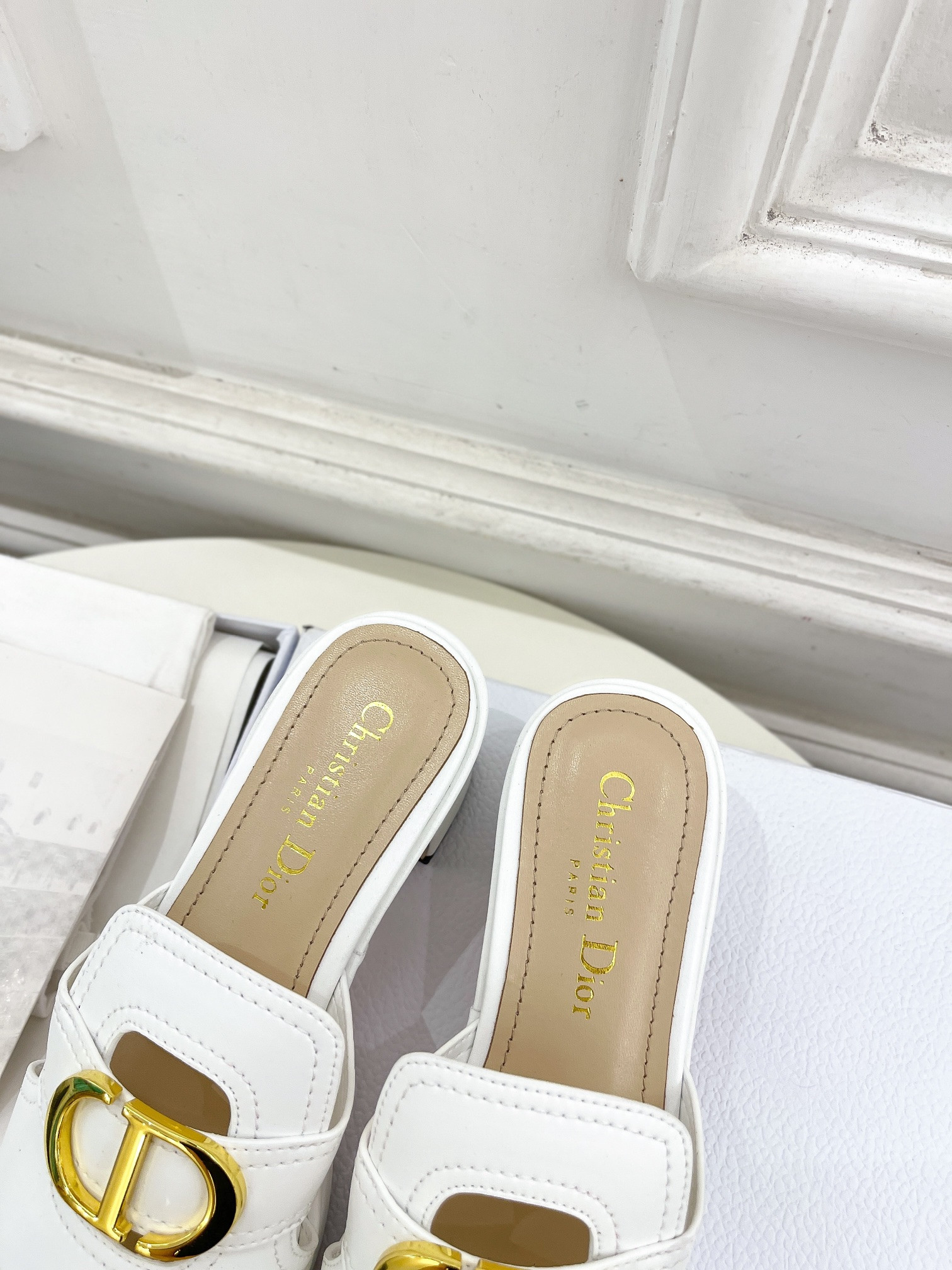 UA D10r 30 Montaigne Platform Slide
