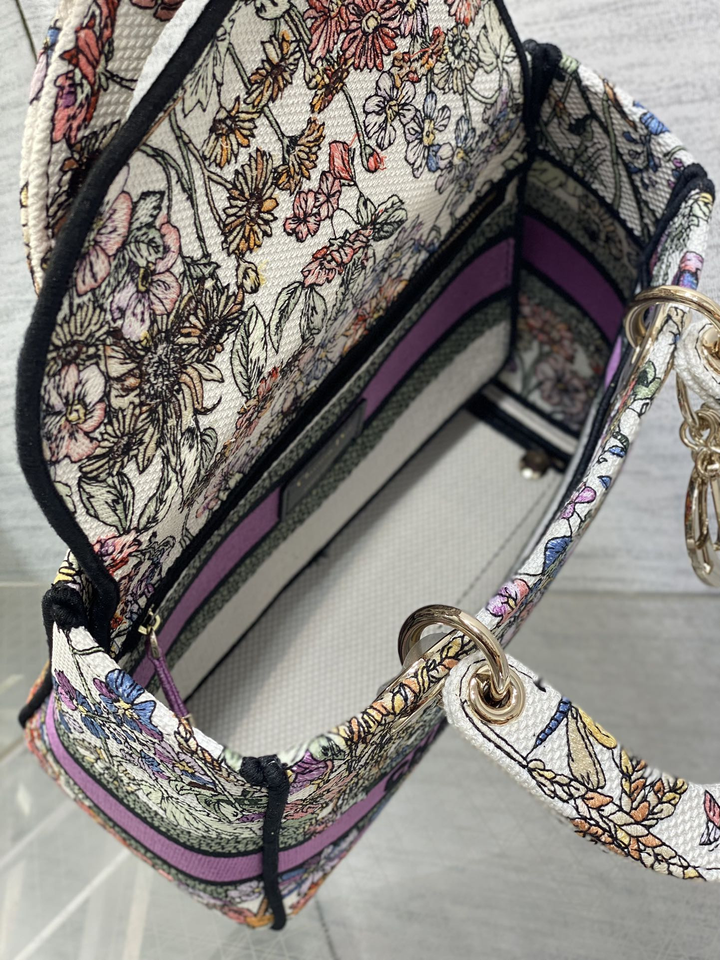 Medium Lady D10r Bag  White Multicolor D10r 4 Saisons Été Embroidery 24 x 20 x 12 cm