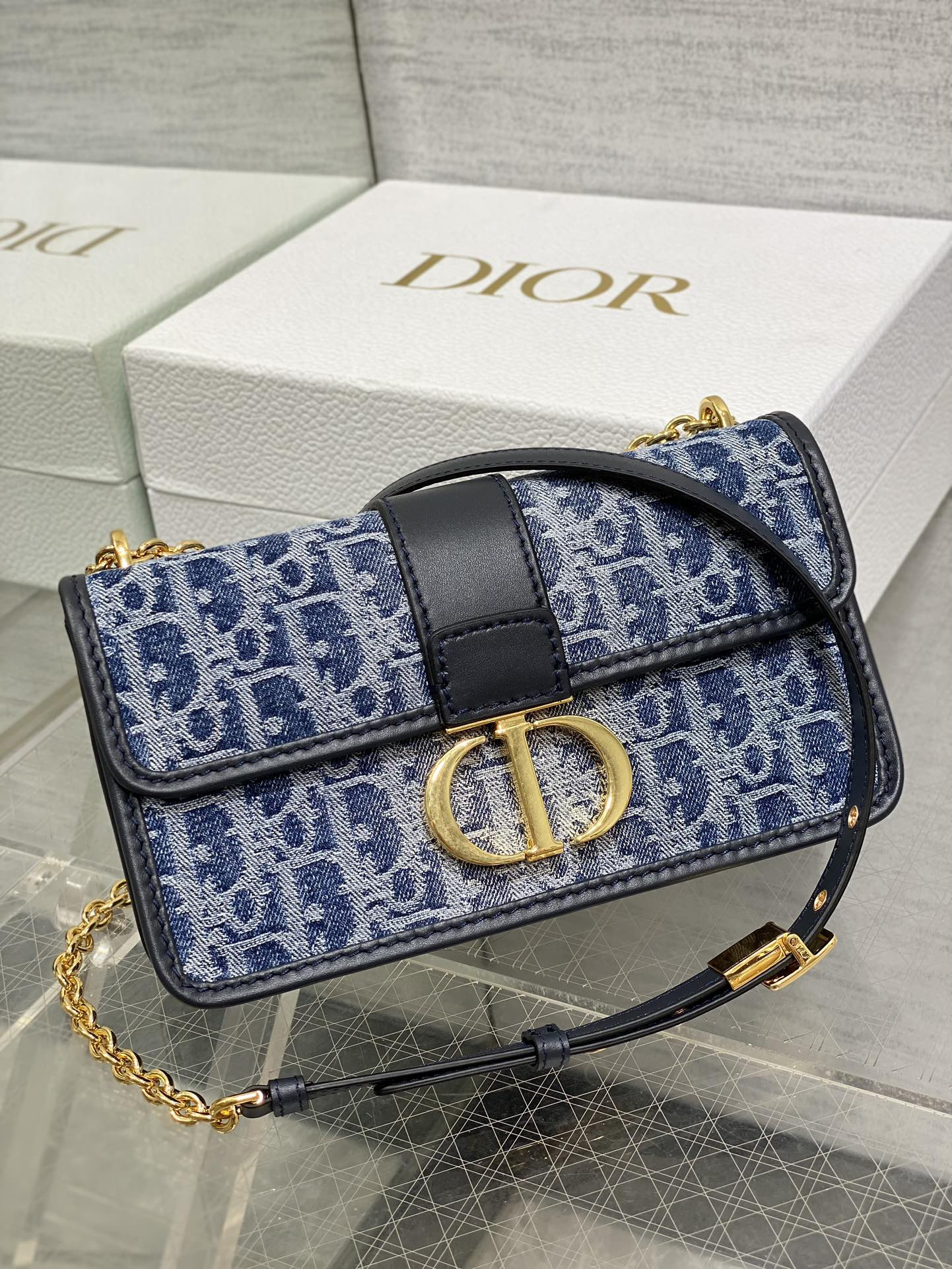 d10r 30 montaigne east-west bag with chain blue De*1m d10r oblique jacquard  21 x 12 x 6 cm