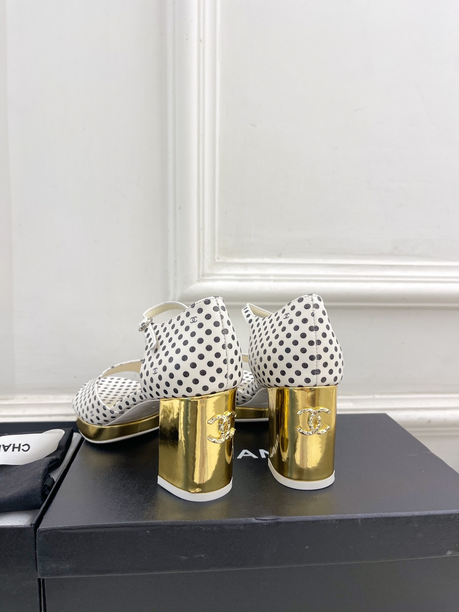 UA Ch**el HEELED SANDALS