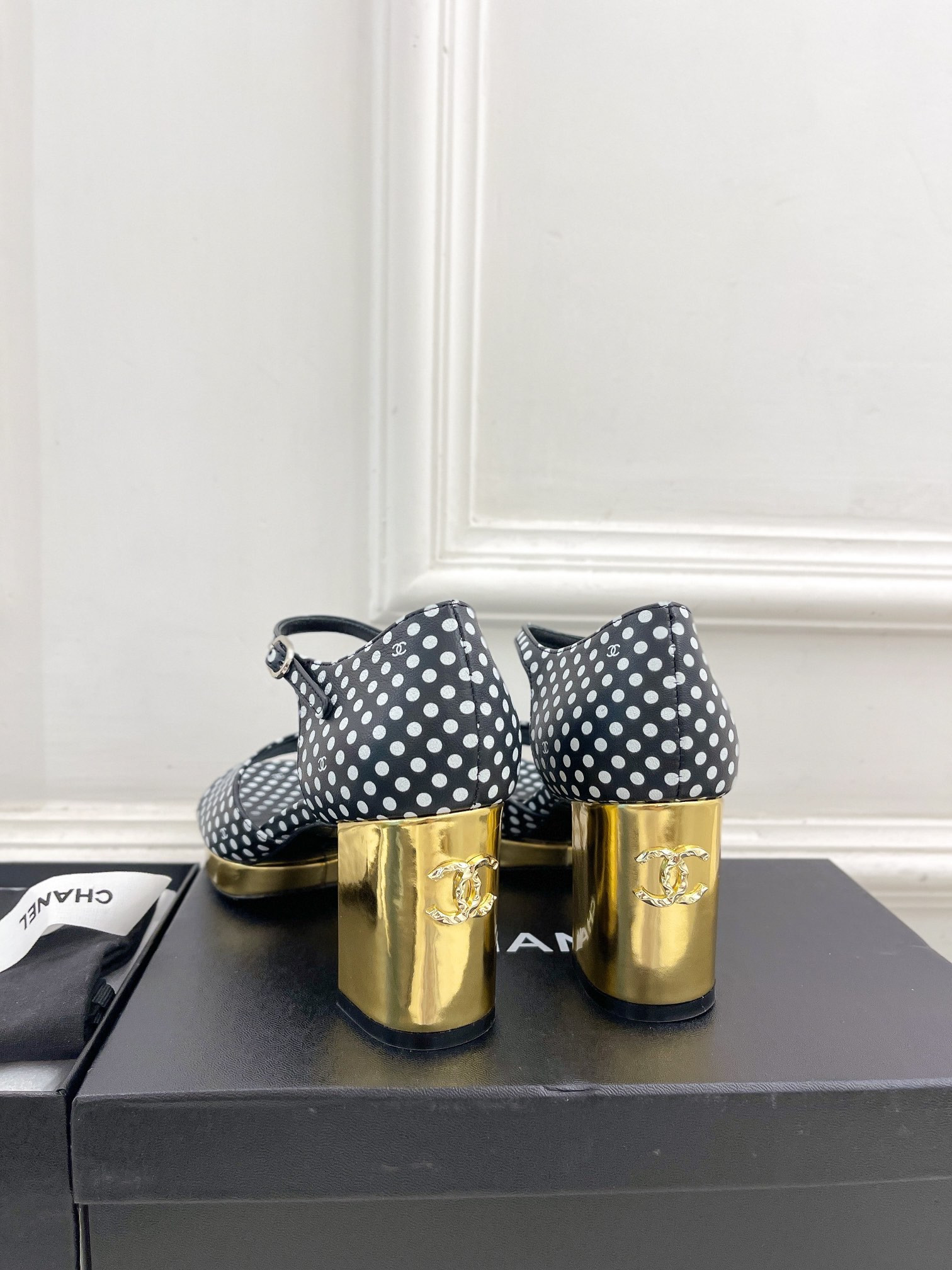UA Ch**el HEELED SANDALS