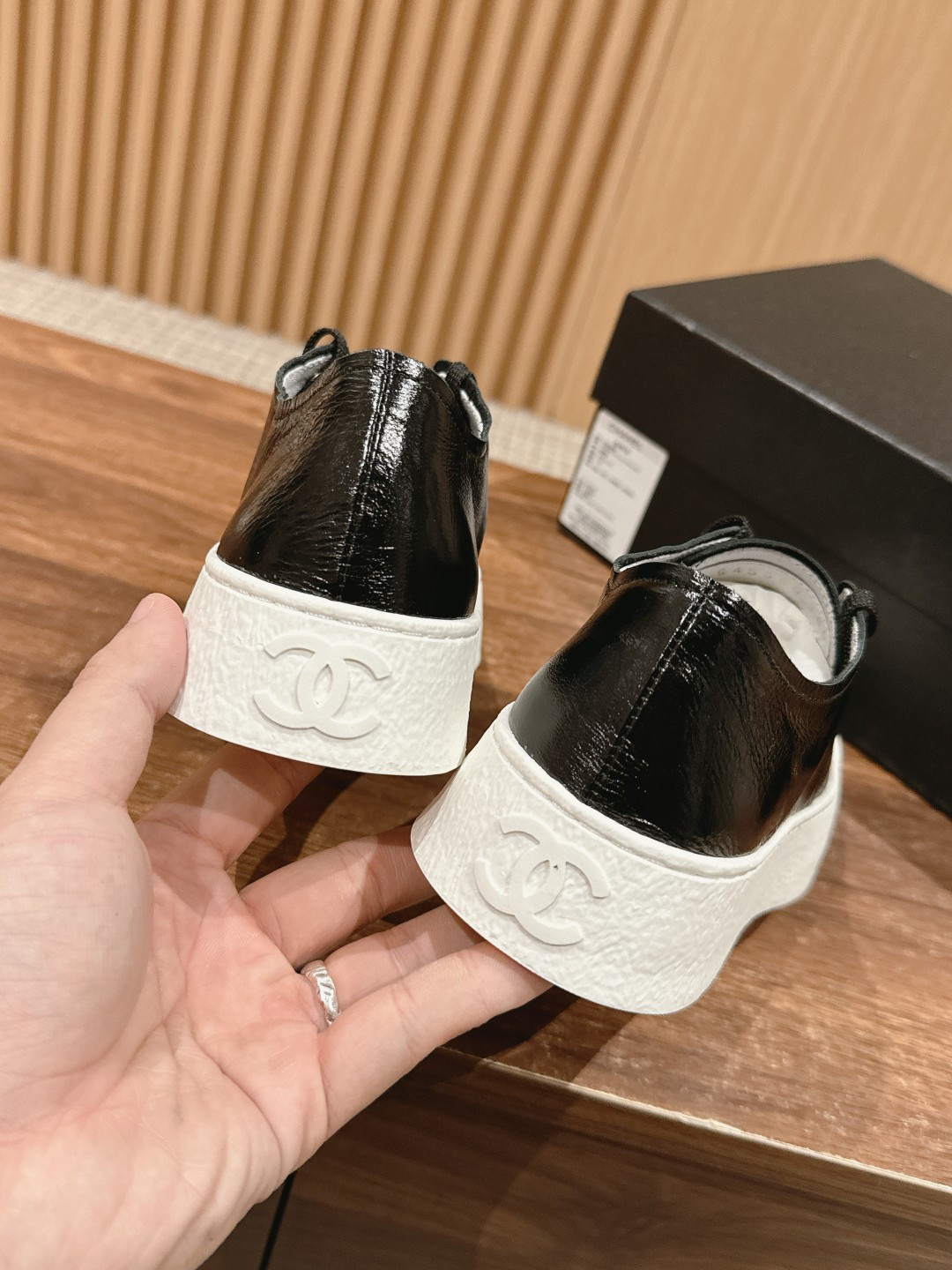 UA Ch**el SNEAKER