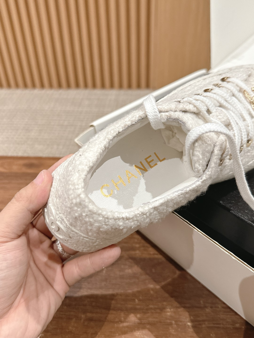 UA Ch**el SNEAKER