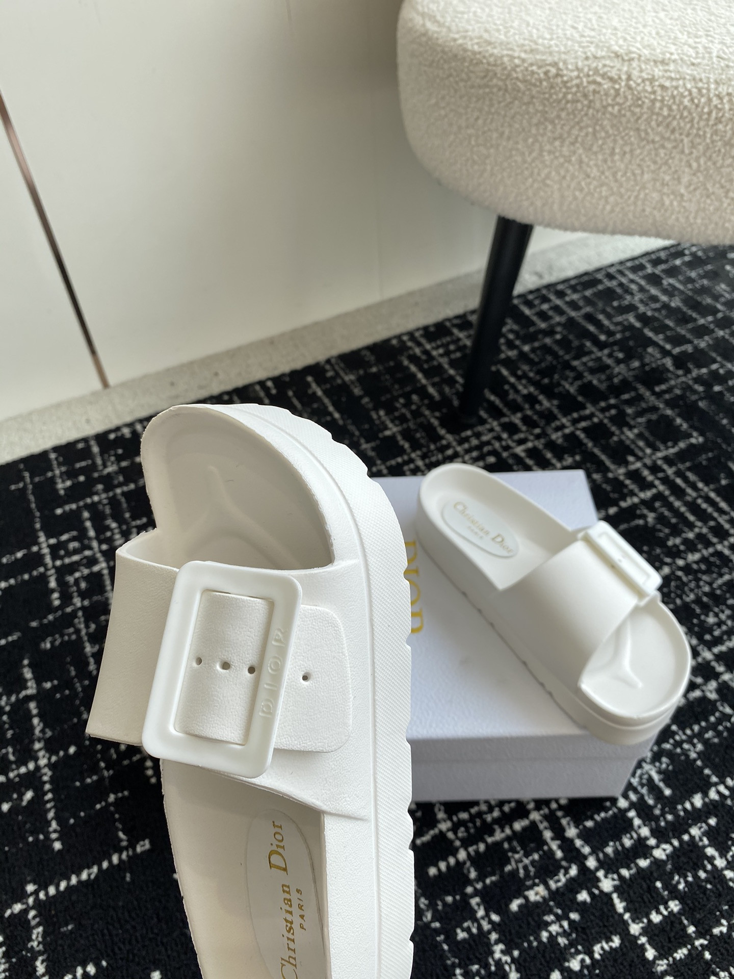 UA D10r Slide White