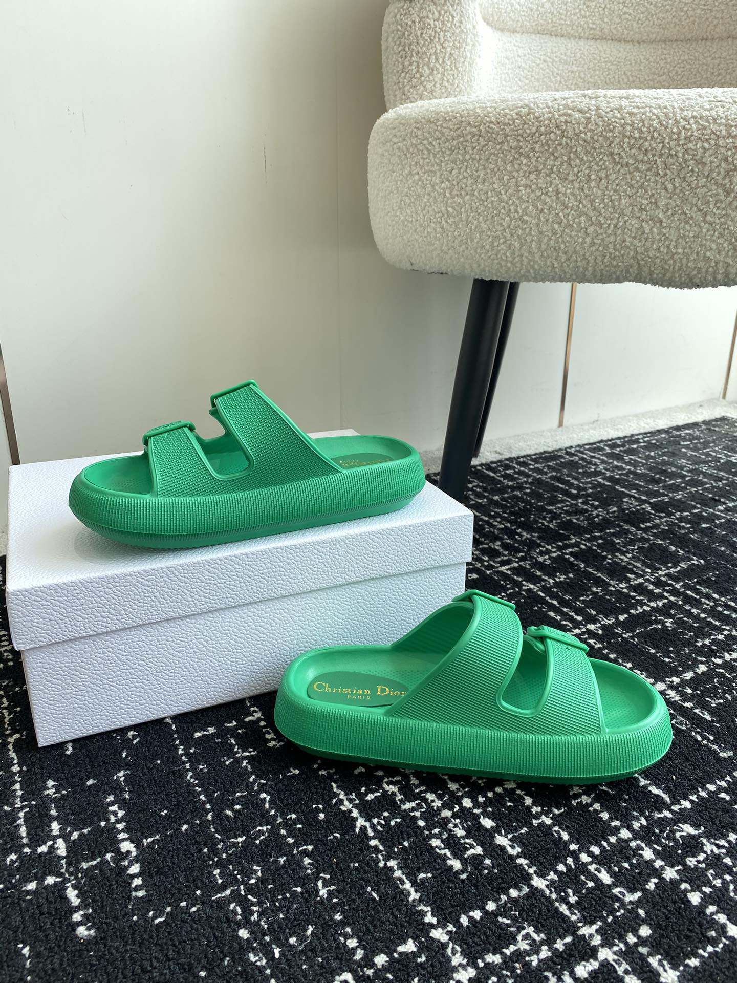 UA D10r Slide
