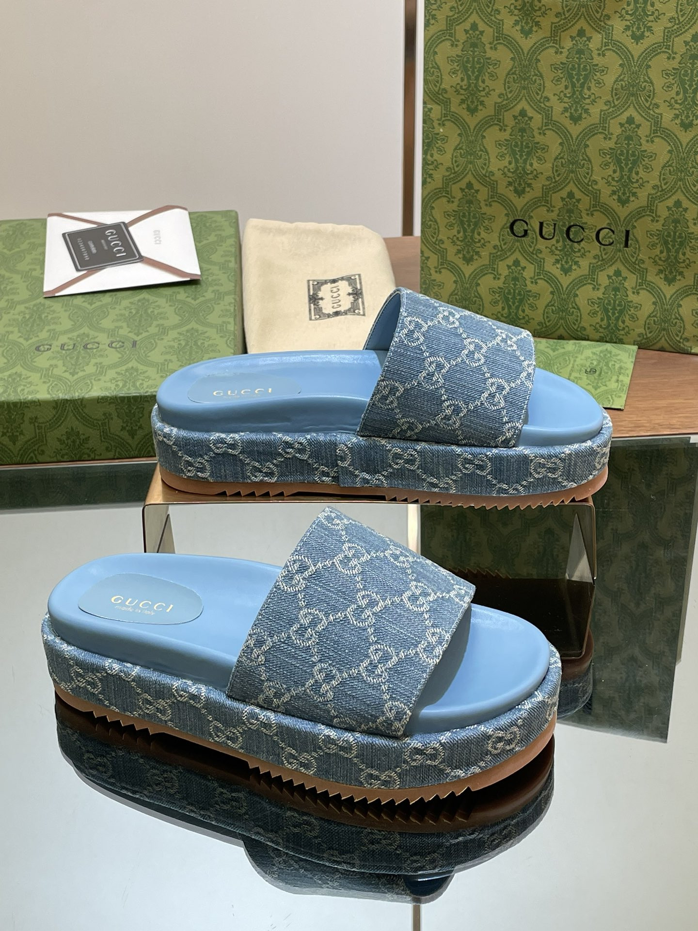 UA Gvc*1 WOMEN'S GG PLATFORM SLIDE SANDAL